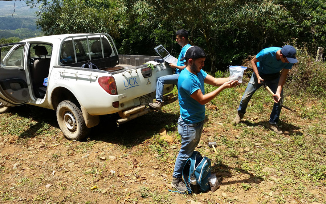 Trabajo Comunal en rio Coto