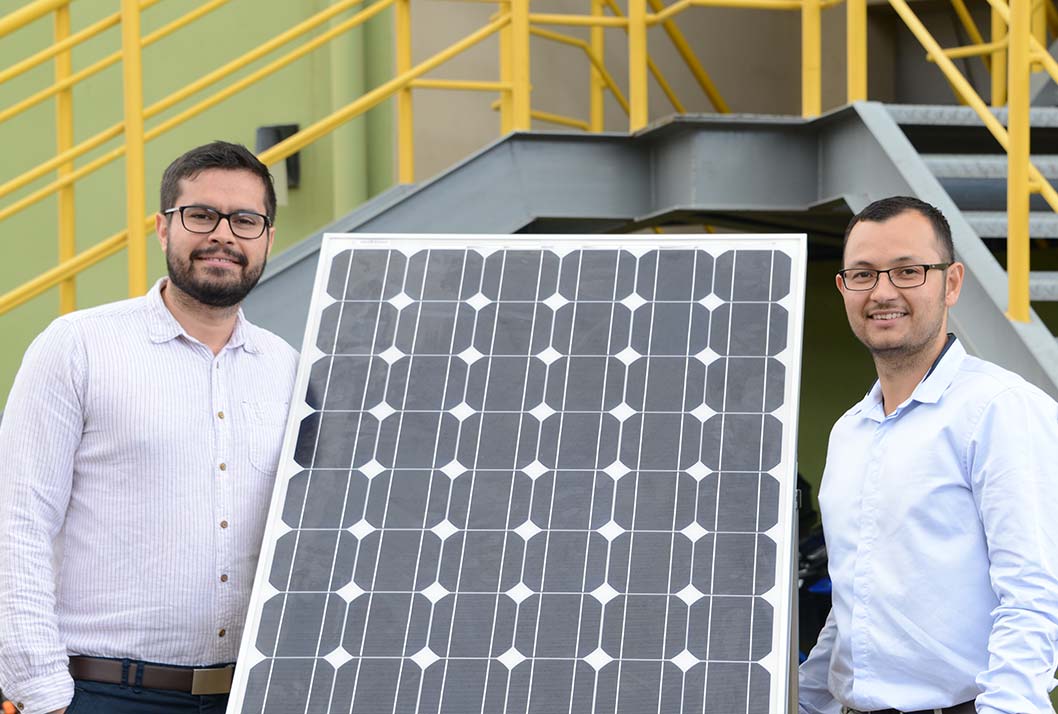 El Dr. Jairo Quirós Tortós y el Dr. Gustavo Valverde Mora, ambos del Laboratorio de Potencia y …