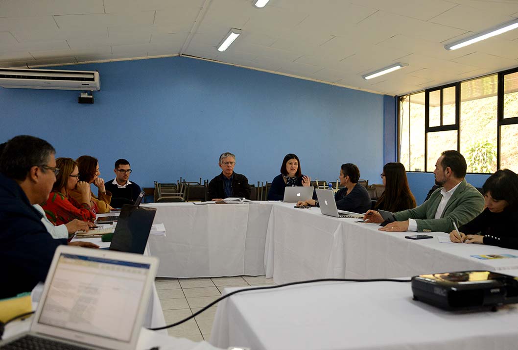 Reunión en Estación Experimental Ganado Lechero