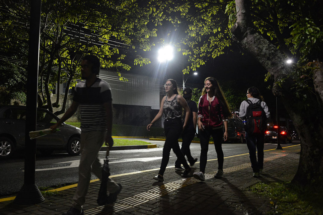 Iluminación en el Campus