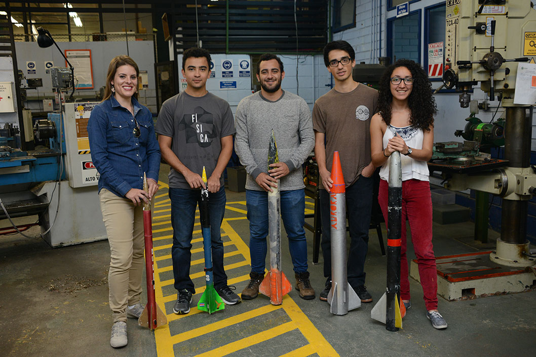 Equipo GIA UCR Competencia Satélite