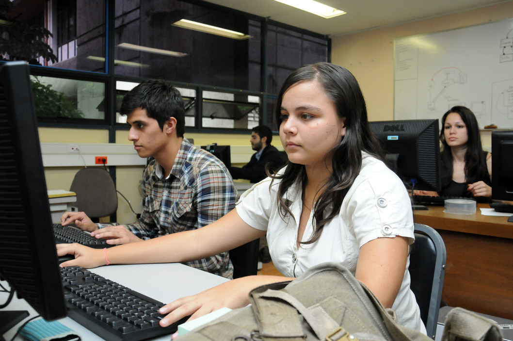 Estudiantes ECCI Nombramiento Lara