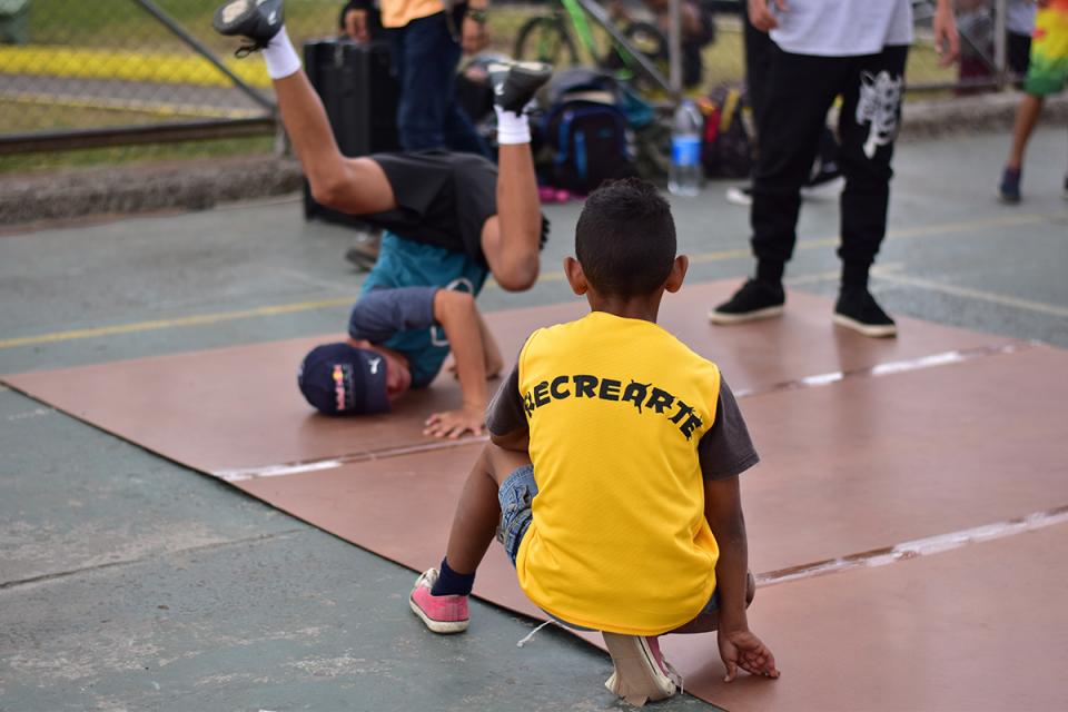 Niños haciendo actividades recreativas 