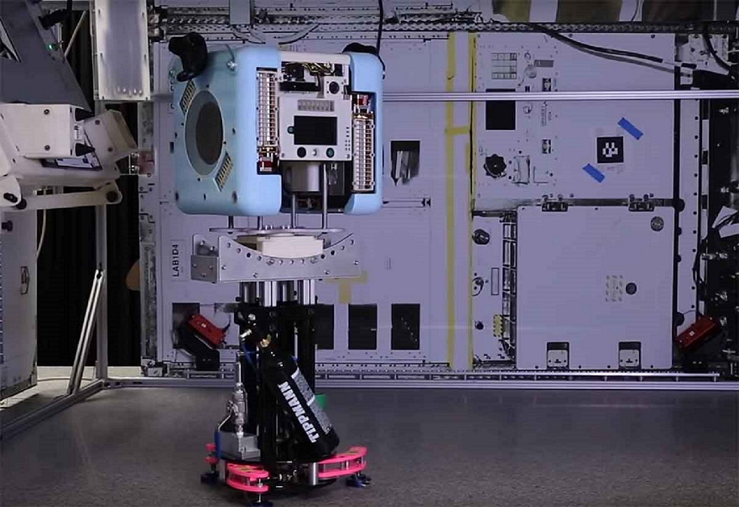 Robots Astrobee NASA