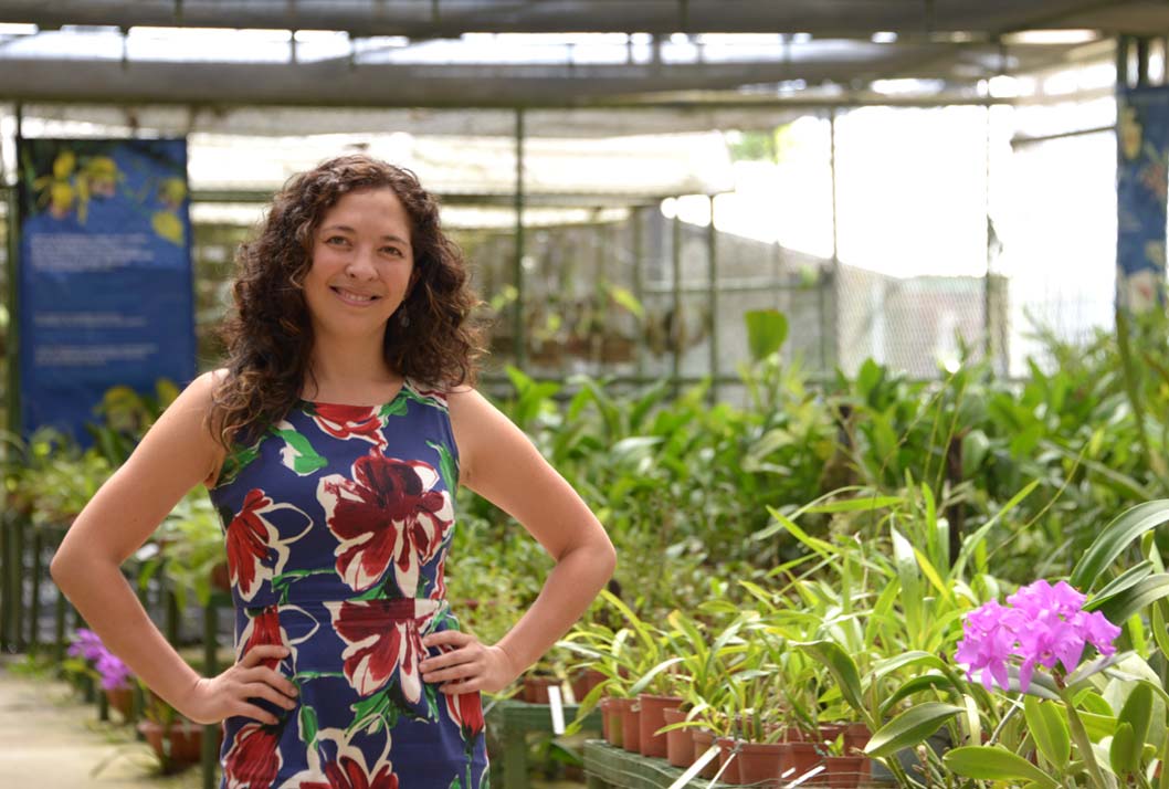      Tiene 35 años, es licenciada en biología con énfasis en botánica de la Universidad de Costa …