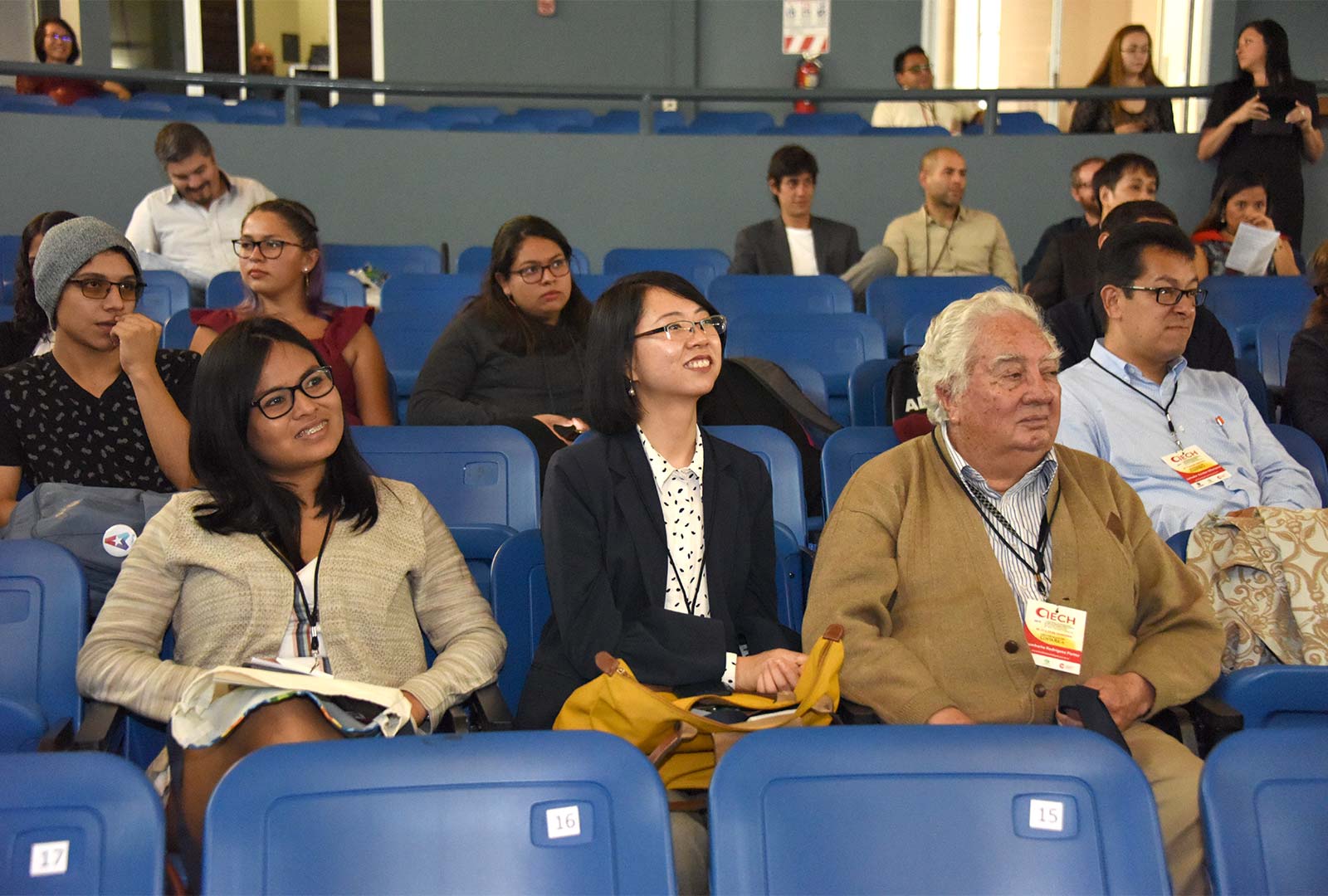 Participantes en congreso de estudios chinos