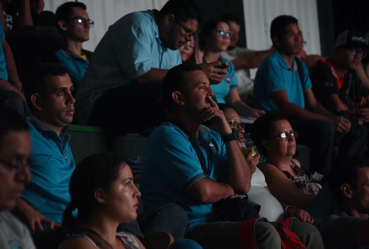 Público observando las presentaciones