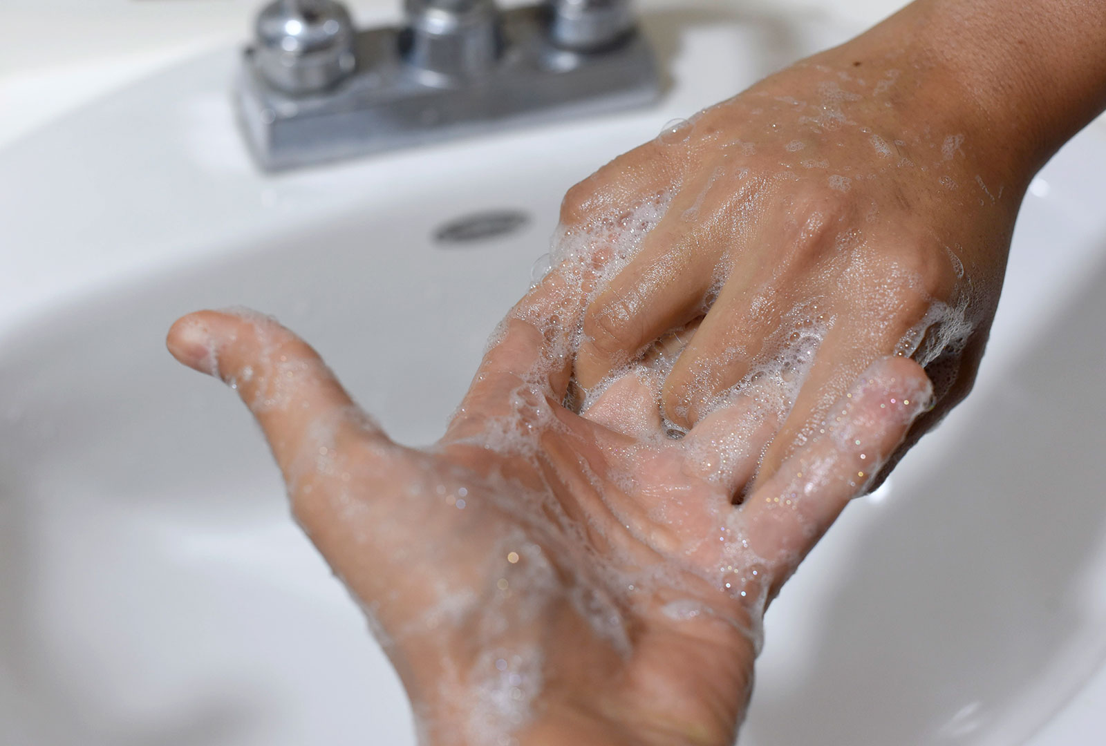 Por qué hay que lavar periódicamente las toallas del baño si las utilizamos  cuando ya estamos