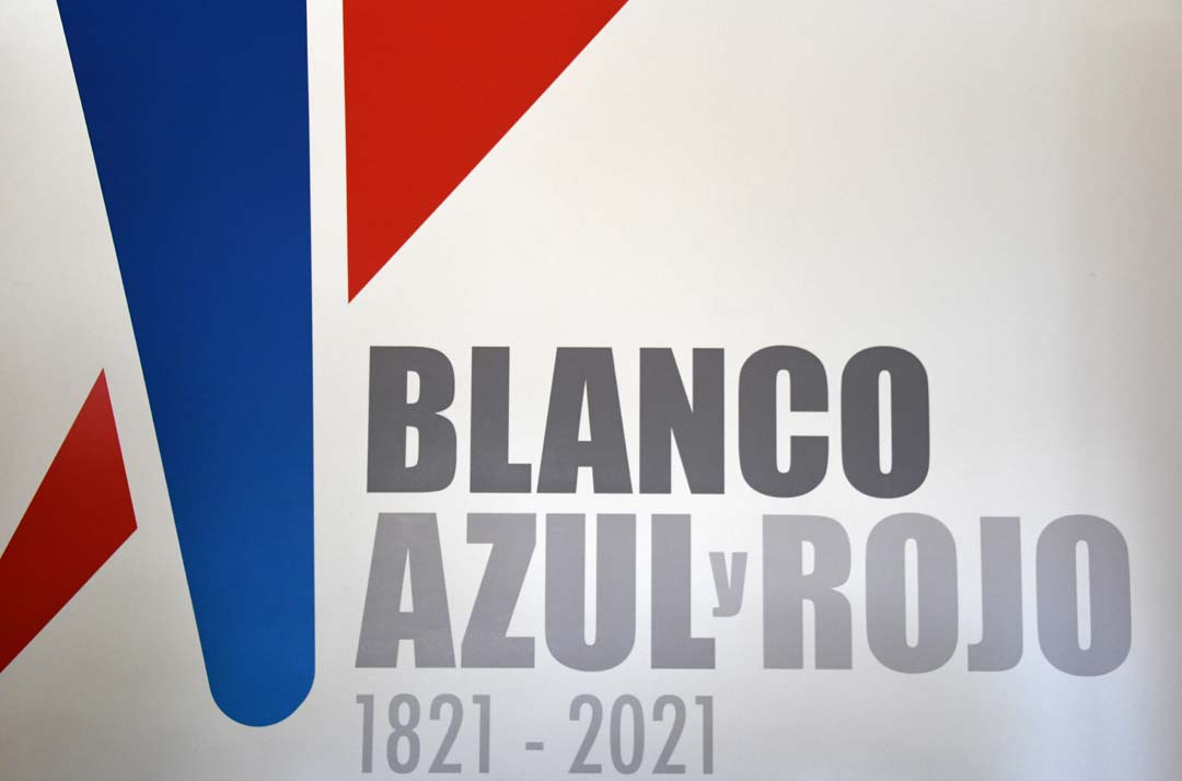 Blanco, azul y rojo