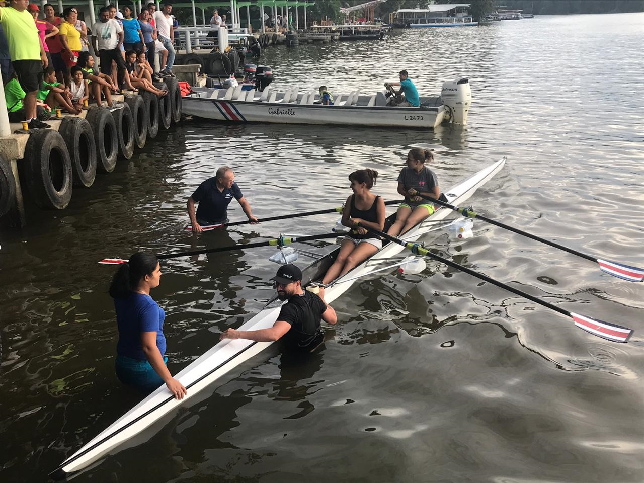 Demostración de remo en Tortuguero