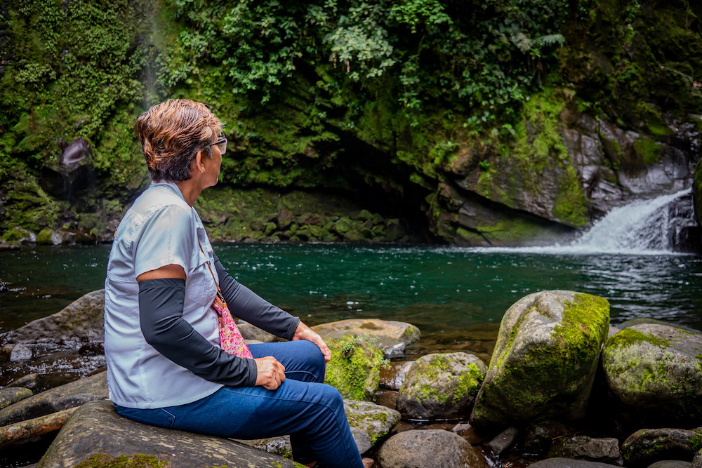 Mujer en el rio