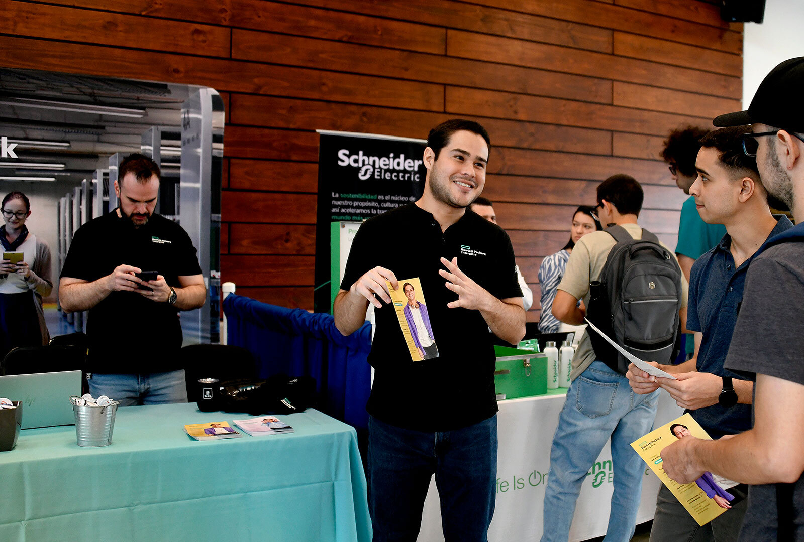 En este evento que organiza la Escuela de Ingeniería Eléctrica estuvieron presentes 11 empresas, …