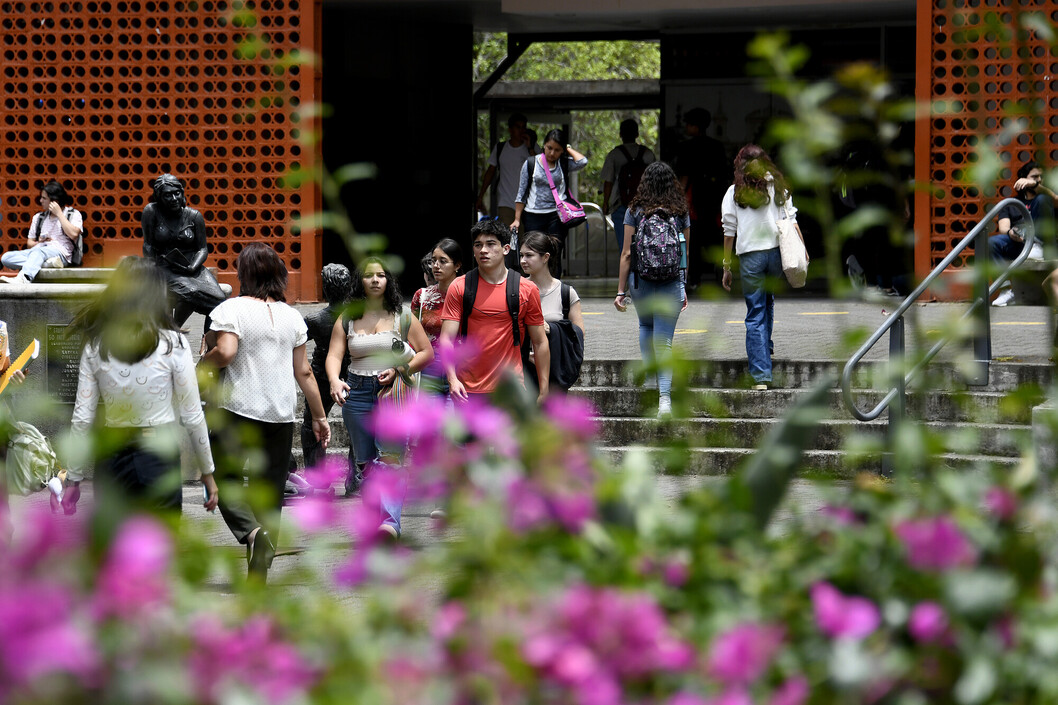 Jovenes en la UCR