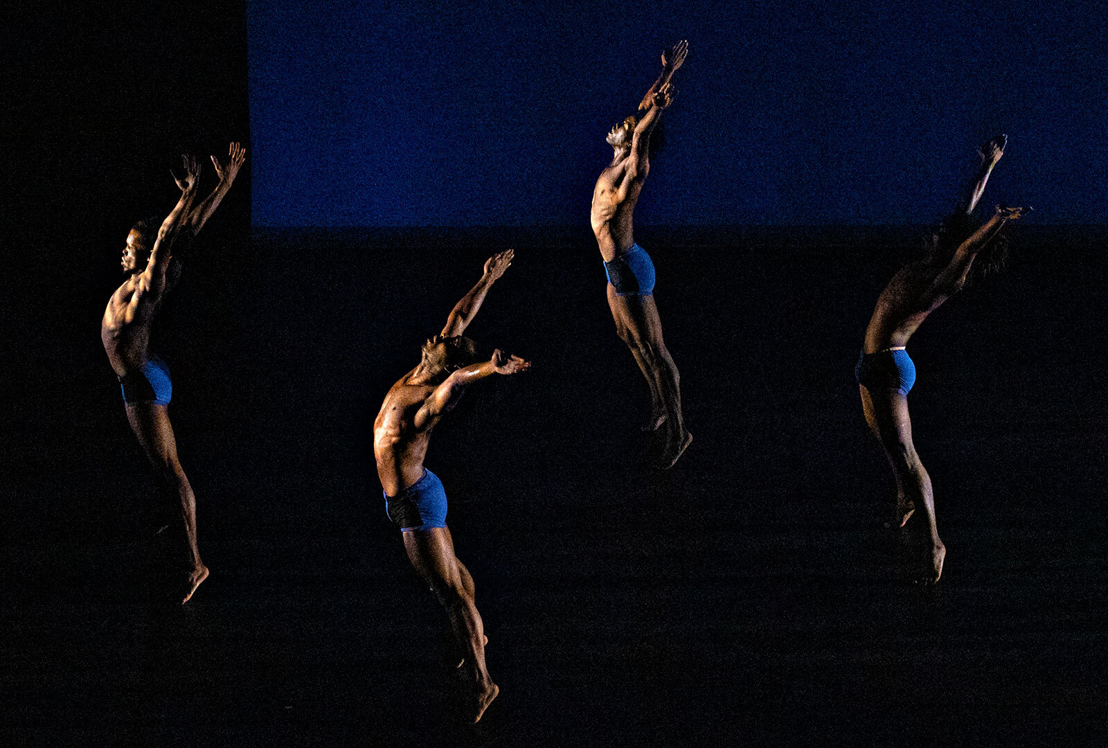 Coreografía del grupo Cie Ayikodans