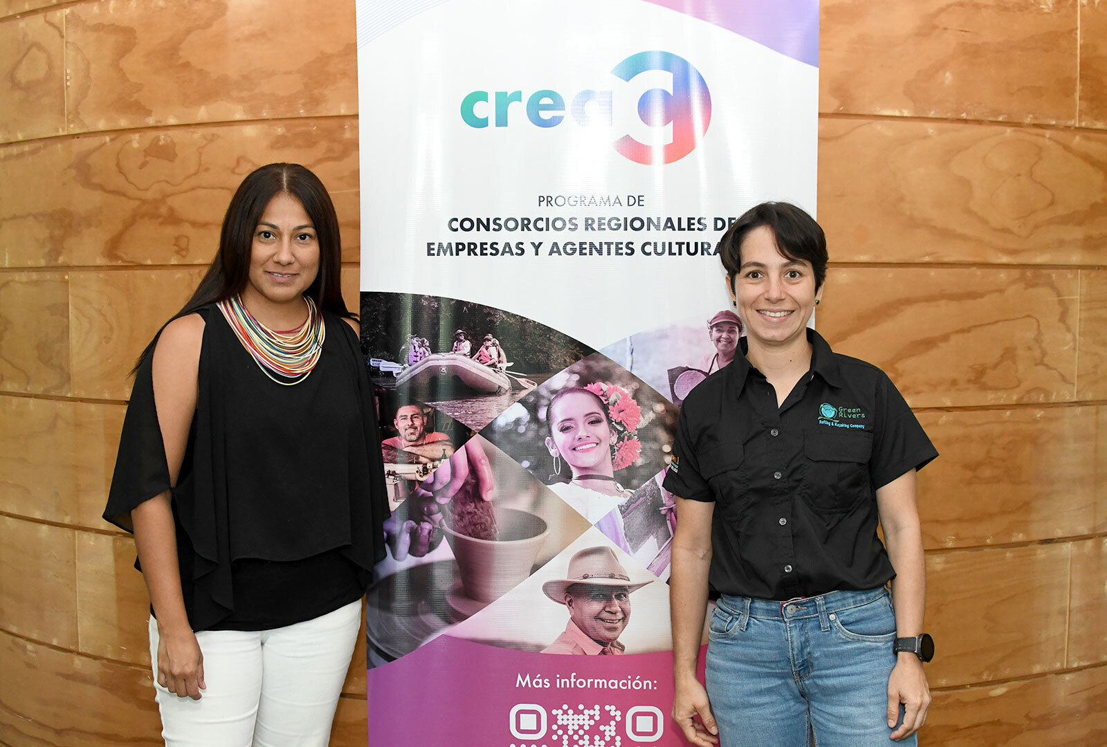 Integrantes del consorcio Sarapiquí Wellness.El Programa Crea-C brinda apoyo y promoción para la asociatividad entre las pymes y pympas, mediante la creación de consorcios, es decir; la unión de varias empresas para crear productos y servicios de forma conjunta, o bien, para apoyarse en la promoción y el fortalecimiento de la oferta propia de cada empresa. El principal objetivo del programa es impulsar empresas con giros de negocio dentro de la industria tradicional y cultural, como en artesanía y diseño, turismo, alimentos o cosmética y bienestar. Foto: Anel Kenjekeeva. Consorcio