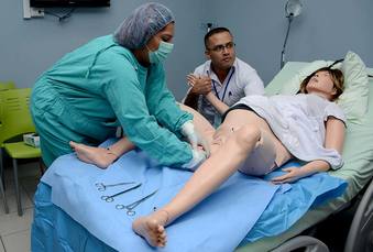 Práctica de obstetricia con simuladores