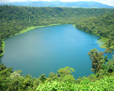 La laguna Hule, ubicada 11 km. al norte del volcán Poás, en el cantón de Sarapiquí, es uno de los …