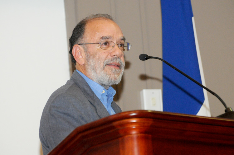 El Dr. Jorge Cortés, editor científico de la publicación, explicó que esta se dedicó a las …