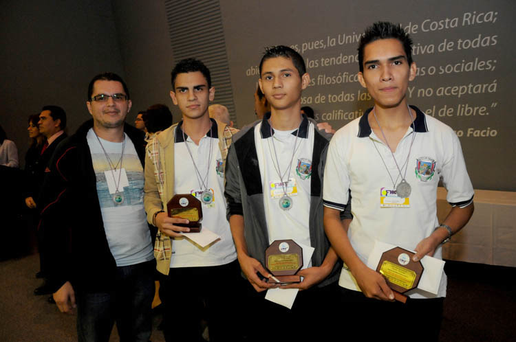 Brayan Delgado, Derian Céspedes y Diayner Baltodano, del Liceo de Cariari, concursarán para ISEF …