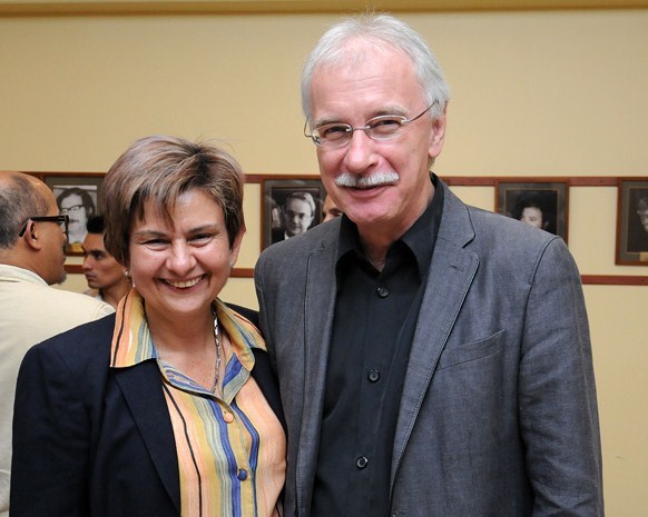 La Dra. Lizbeth Salazar Sánchez, catedrática Humboldt posa con el Dr. Werner Mackenbach, …