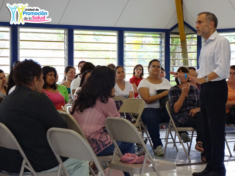 El Sr. Milton Rosales ofreció una charla sobre el papel de la comunicación y las relaciones …