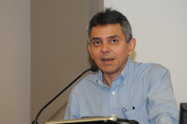 El Dr. Iván Molina Jiménez abrió la primera mesa redonda del II Foro Institucional. Detalló el …