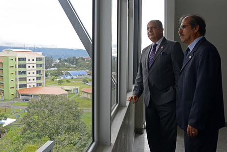 Luis Guillermo Solís aulas