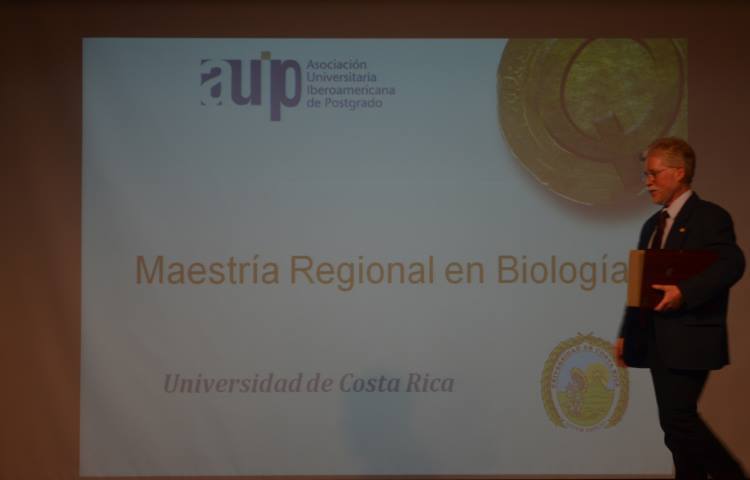 El Dr. Jorge Azofeifa, director del Posgrado Regional de Biología, recibió en Colombia en marzo …