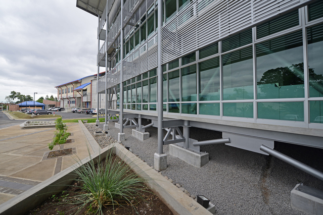 El edificio de Educación Continua está ubicado a un costado del nuevo laboratorio de carreteras …