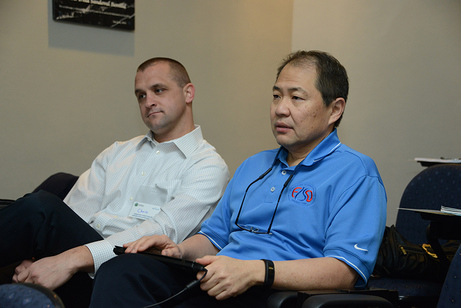 Christopher Beaty (Izq.) y Mark Takashi especialistas en el desarrollo de la terapia de …