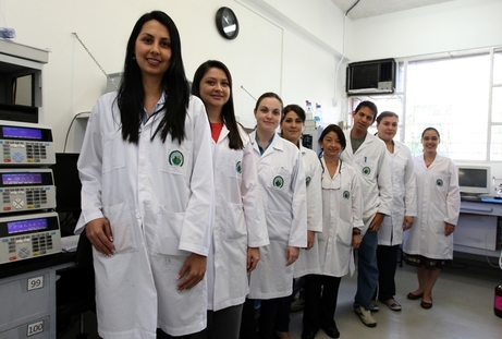 El grupo de profesionales que trabaja en el Layafa, uno de los laboratorios especializados del …