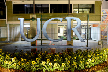 Logo de la UCR