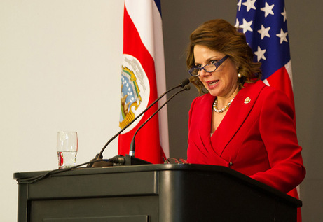 La vicepresidenta Ana Helena Chacón destacó que los trabajos de la Dra. Butler son una luz para …