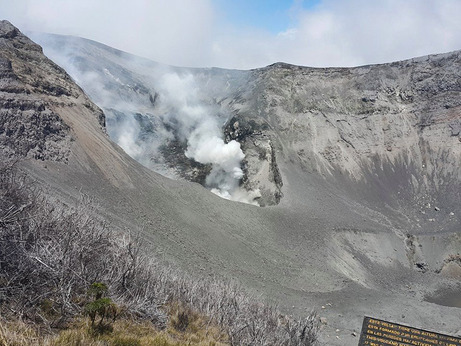 Cráter volcán Turrialba