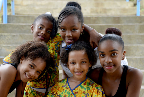 Grupo infantil de baile caribeño