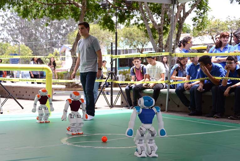 Foto 1 Feria Tecnología UCR 2016