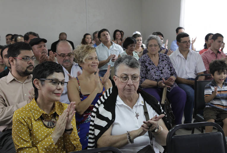 Parte del público que asistió al acto de celebración del Vigésimo Aniversario del Museo Omar …