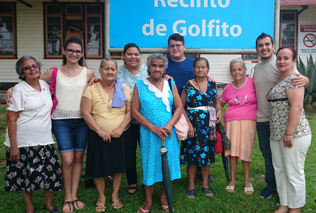 Adultos mayores y estudiantes de Golfito