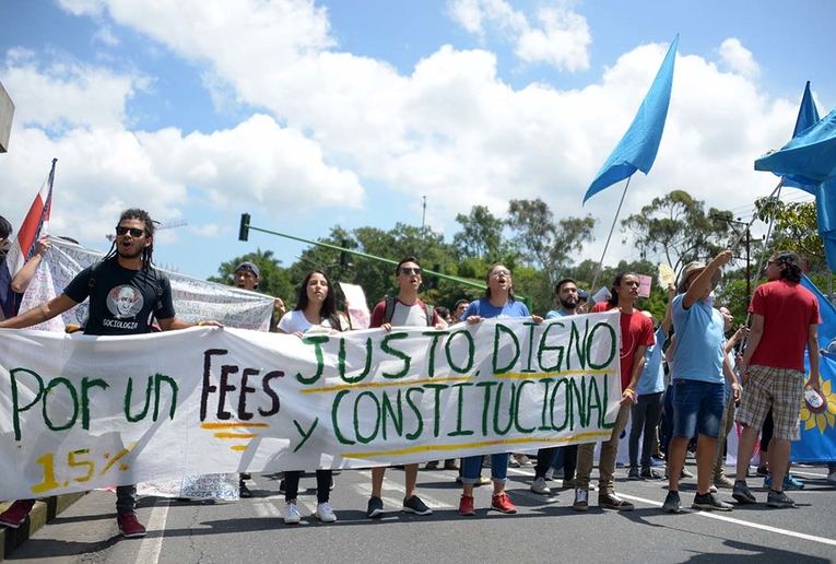 Estudiantes de las universidades públicas del país se manifestaron en defensa del presupuesto …