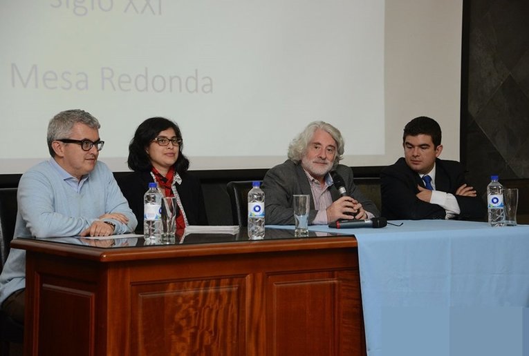 Los profesores de la Escuela de Economía, Miguel Cantillo, Milagro Saborío, Leonardo Garnier y …