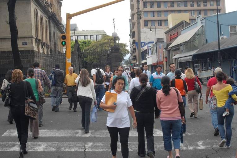 En el sistema vial costarricense los peatones y ciclistas deberían dejar de ser usuarios de …