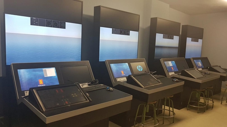 Simuladores de Navegación y Telecomunicaciones localizados en el Centro Andaluz Superior de …