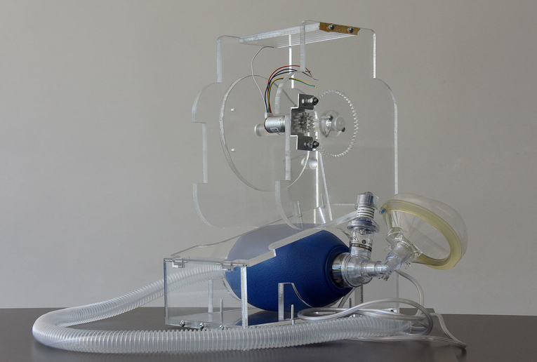  El respirador para la atención de emergencias de pacientes con COVID-19 es de bajo costo y …