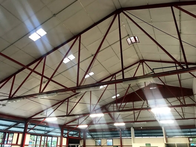 Así luce el nuevo techo del antiguo “Merchandising” de la Sede del Sur, que alberga el gimnasio …