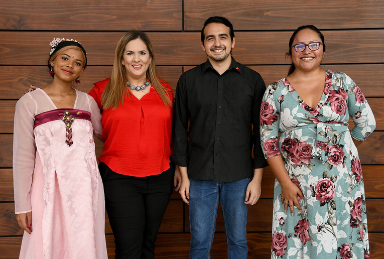 Ganadores del Concurso Puente Chino 2022 De izquierda a derecha: Naomy Naith Vargas, ganadora de la categoría Puente Chino Universitario …
