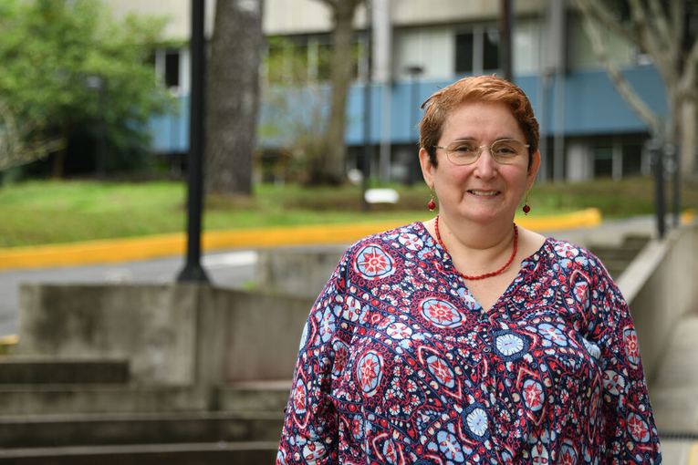 La Dra. Gabriela Barrantes, especialista en seguridad informática de la UCR, dijo que nuestro …