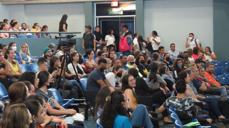 Cientos de personas sordas y oyentes compartieron el acto formal de celebraciòn del Dìa nacional …