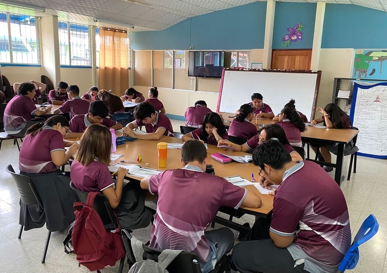 Estudiantes del Colegio Finca Naranjo, ubicado en la localidad de Laurel, Puntarenas realizaron …