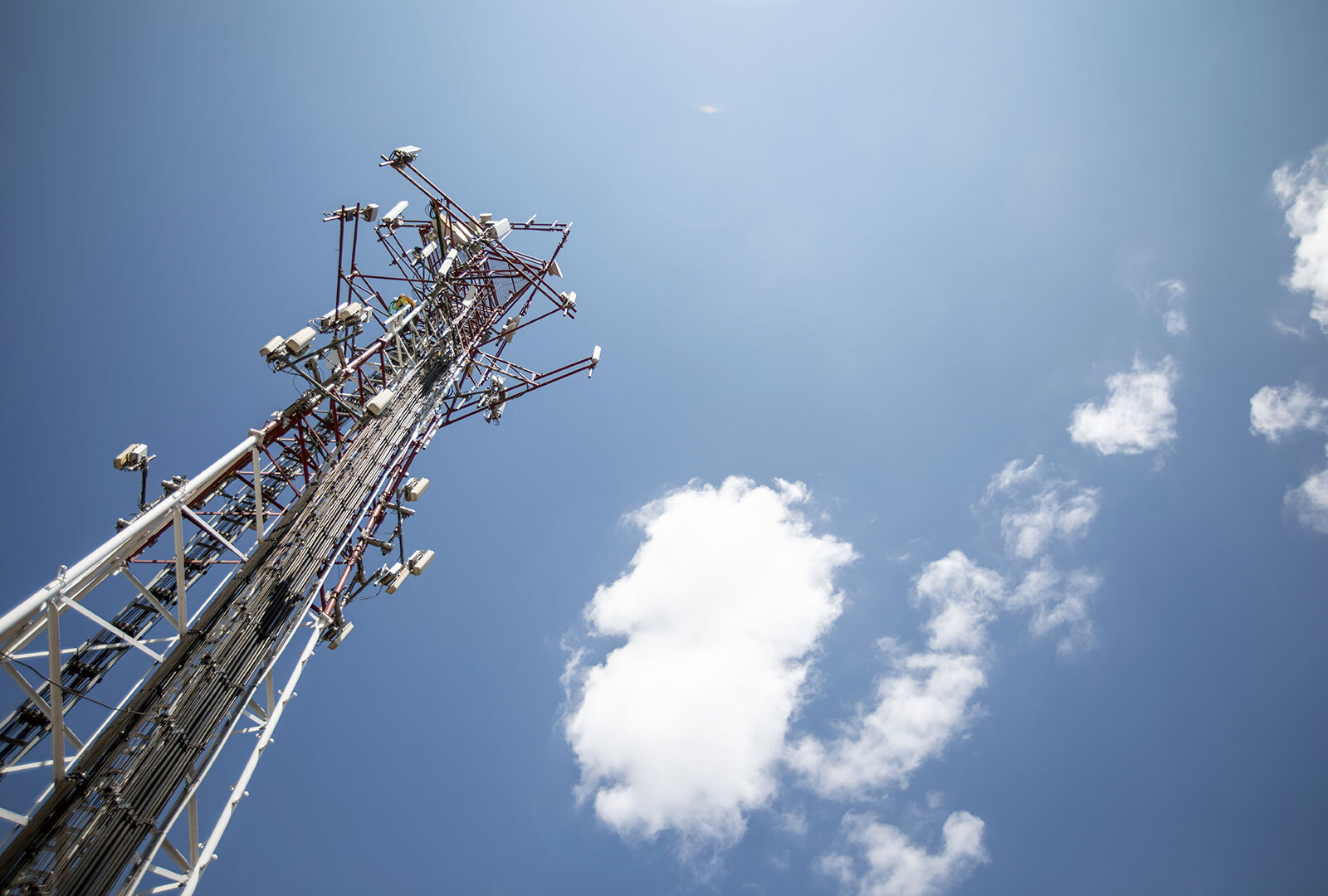 Antena de telecomunicaciones