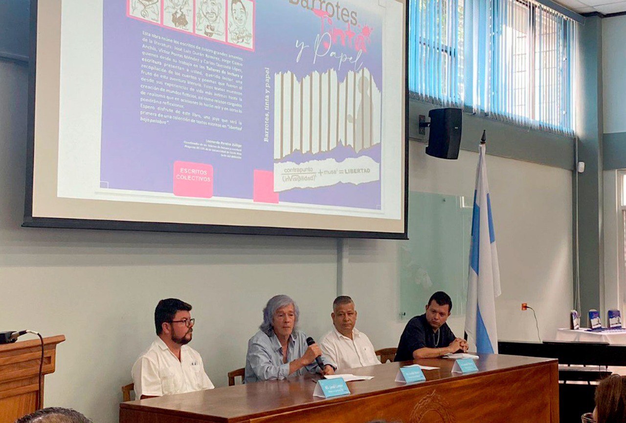 Presentación de libro de poesía y cuentos hecho por privados de libertad